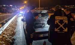 Sinop'ta seyir halindeki hafif ticari araç alev aldı