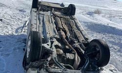 Sivas'ta takla atıp ters dönen otomobildeki 4 kişi yaralandı