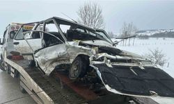 Tofaş otomobil karşı istikametteki otomobil ile çarpıştı: 1 ölü, 2 yaralı