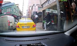 Trafikte kırmızı ışıkta beklememek için kaldırıma çıktı