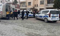 Tüfeğini temizlerken kazara kendini vurdu