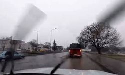 Yağış sonrası çevre yolu 'göle' döndü, bazı araçlar yolda kaldı