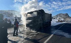 Yozgat'ta kamyon yandı, kullanılamaz hale geldi