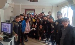 Tokat Şehir Ortaokulu Öğrencilerinden, Çalışan Gazeteciler Günü'nde Hürsöz Gazetesi'ne Ziyaret