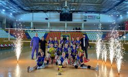 Tokat Voleybol 60 SK İlk Yılında Şampiyonluk Kupasını Kaldırdı