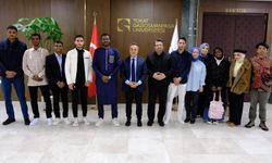 YTB Bursiyerleri Rektör Yılmaz’ı Ziyaret Etti