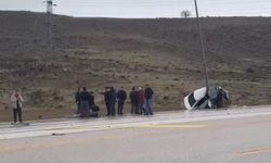 Direğe çarpan otomobil ikiye katlandı: 1 yaralı