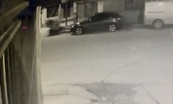 Motosiklet önce yayaya ardından duvara çarptı: 3 yaralı