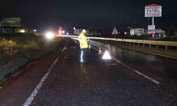 Nevşehir'de yolda oluşan çukurlar, 5 aracı yolda bıraktı