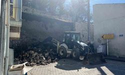 Niğde Kalesi'nde istinat duvarı çöktü