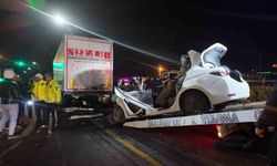 Niğde'de feci kaza: Tıra çarpan otomobilin sürücüsü hayatını kaybetti