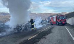 Ordu'da yanan otomobilden geriye demir yığını kaldı