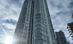 Rize'de binanın 10. katından düşen akademisyen yaşamını yitirdi