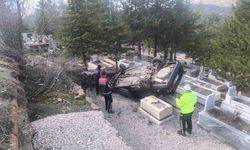 Yozgat'ta otomobil mezarlığa uçtu: 2 yaralı