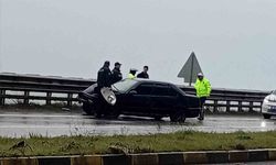 Zonguldak'ta otomobil bariyere çarptı; 1 yaralı