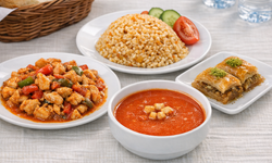 Tokat Belediyesi'nin Ramazan İftar Çadırı'nda Bugünkü Menüde Hangi Yemekler Var?