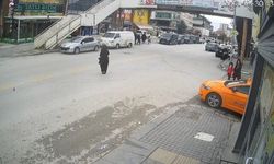 Ankara'da yolun karşısına geçmeye çalıştığı sırada otomobil çarpan çocuk ağır yaralandı