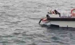 Bartın'da kıyafetleriyle denize giren kadını sahil güvenlik ekipleri kurtardı