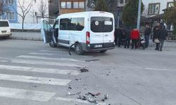 Çorum'da minibüs ile motosiklet çarpıştı: 1 yaralı
