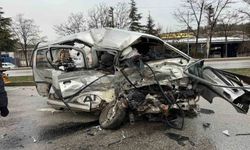 Çorum'da otobüs ile minibüs çarpıştı: 1'i ağır 2 yaralı