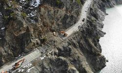 Gümüşhane - Giresun kara yolunu kapatan heyelan havadan görüntülendi