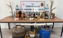 İkametlerinde faturasız kaçak alkol bulunduran 3 şüpheli yakalandı