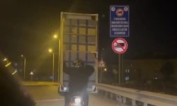 Kanepeyi motosikletle taşıdılar