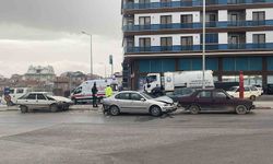 Karaman'da üç aracın karıştığı zincirleme kazada 1 kişi yaralandı