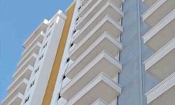 Samsun'da 20 katlı binaya çıkan genci polis ikna etti