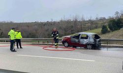 Seyir halinde otomobil alev aldı: 2 yaralı