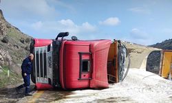 Sincan'da tır kazası: Zir Vadisi yolu trafiğe kapandı