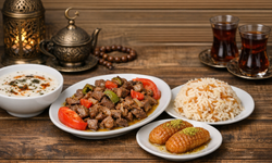 Vakıflar Genel Müdürlüğü'nün (VGM) Ramazan İftar Menüsü'nde Bugün Hangi Yemekler Var?