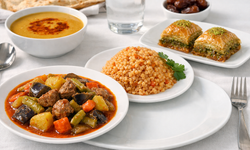 Tokat Belediyesi'nin Ramazan İftar Çadırı'nda Bugünkü Menüde Hangi Yemekler Var?