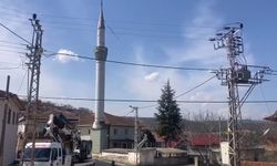 Niksar'da deprem hasarlı minareye kontrollü yıkım