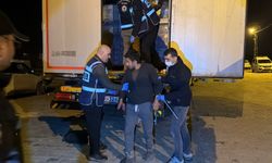 Erbaa'da Tır Dorsesinde 18 Kaçak Göçmen Yakalandı
