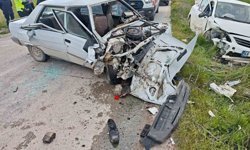 Aksaray'da 2 otomobil çarpıştı: 4 yaralı