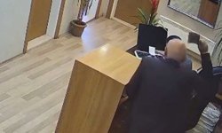Belediye personeline satırla saldırı anı kamerada