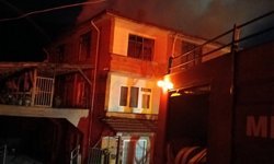 Bolu'da 3 katlı binada yangın çıktı