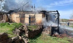 Çorum'da metruk ev yangını