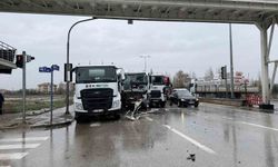 Çubuk'ta beton mikserleri çarpıştı: 1 yaralı