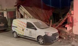 Eskişehir'de metruk iş yeri yıkıldı, şans eseri yaralanan olmadı