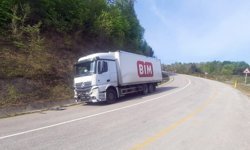 Freni boşalan kamyon başka bir kamyona çarptı: 1 yaralı