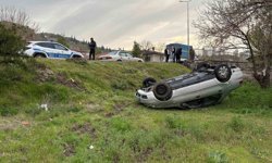 İzinsiz aldığı otomobille kaza yaptılar: 2 yaralı