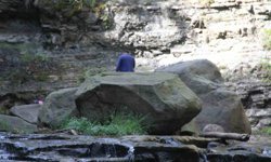 Kabaceviz Şelalesi'nde piknik yapan kardeşlerin üzerine kaya düştü: 1 ölü