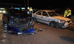 Kırmızı ışık ihlali yapan sürücü otomobile çarptı: 1 yaralı