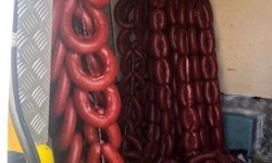 Kırşehir'de 96 kilo kaçak sucuk ele geçirildi