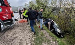 Kontrolden çıkan otomobil şarampole savruldu: 2 yaralı