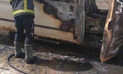 Nevşehir'de park halindeki minibüs alev alev yandı