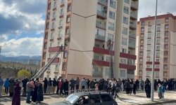 Niğde'de 5. katta çıkan yangında 4 kişi tedbir amaçlı hastaneye kaldırıldı