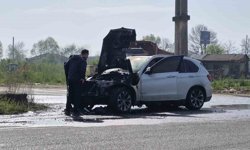 Seyir halindeki cip yandı